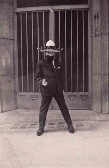 Alois Debotere had de pech dat hij als enige van het dorp ooit naar Mexico was geweest. De bankoverval kwam op zijn conto. Sorry, Alois!