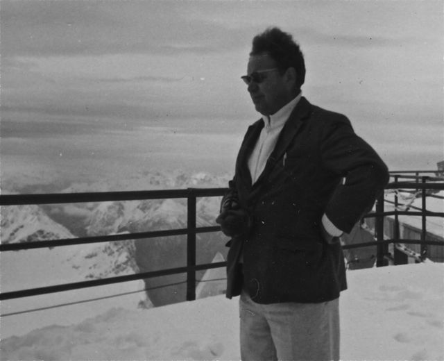Dirkjan die hoopte in de Alpen het antwoord te vinden op de prangende vraag: Waarom hebben mannen altijd een bic in hun vestzak zitten?