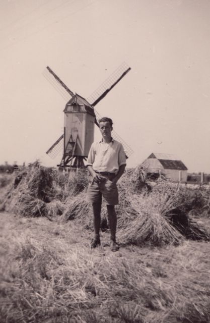Marcel tastte in zijn broekzak om de molen met de afstandsbediening te starten. Vergeten mee te nemen. Een pijnlijk moment!