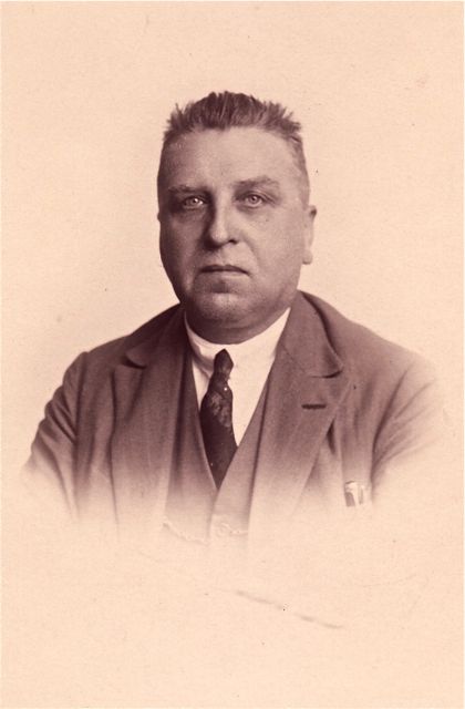 Onze nonkel, Freddy Carmotti, in de familie gekend als 'de slager'. Tiens, nooit geweten dat hij een beenhouwerij had.