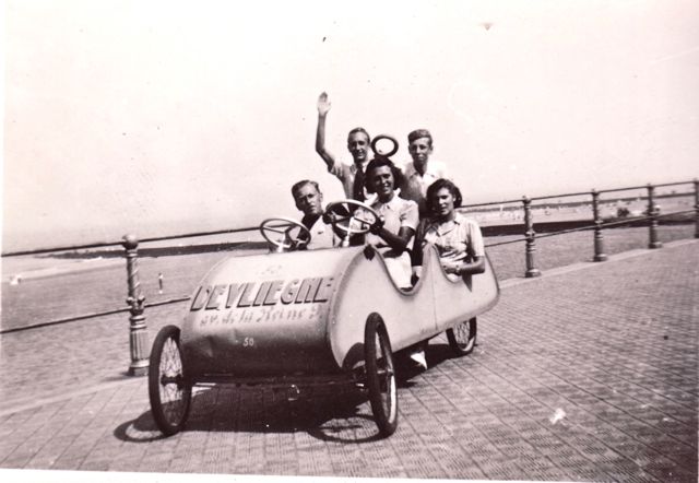 De eerste auto met twee stuurwielen was een succes. Tot de eerste 'rij-jij-of-rij-ik' discussie tenminste.