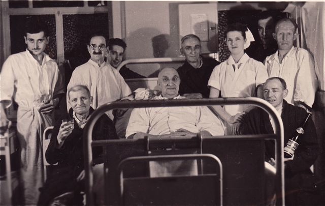 Het was een plezierige verrassing voor mijnheer Verberckmoes dat ook Groucho Marx even de tijd nam om langs te komen aan zijn ziekbed.