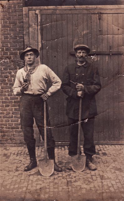 Twee mannen uit ons dorp hadden het ver geschopt. Tot in Frankrijk!
