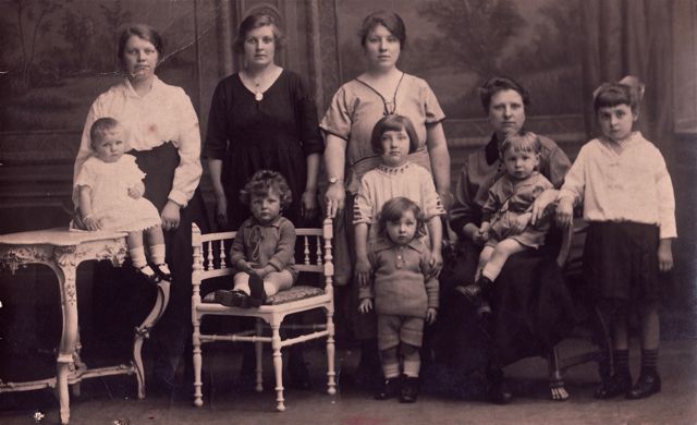 Polygame mannen hadden een enigszins afwijkend familiealbum.