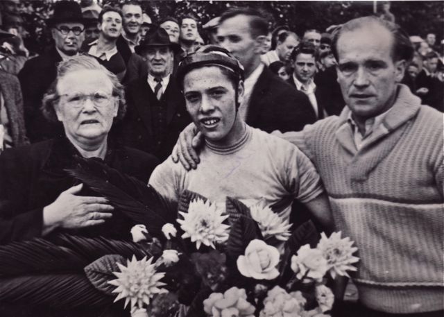 Fons hoorde vlak na zijn overwinning dat zijn lief er met iemand anders vandoor was. Met de fietsenmaker van het dorp notabene!