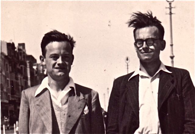 Serge gebruikt altijd Brylcrème en André nooit. Nu is onze vraag, beste kijkers, wie is Serge? Kan u het raden?
