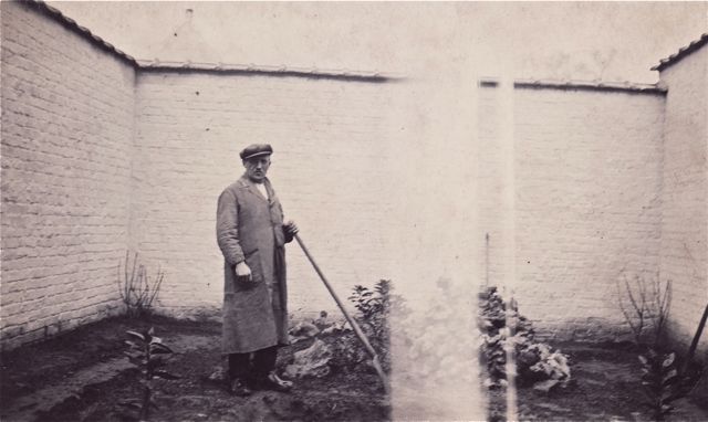 De vrouw van Petrus liet zich regelmatig opbeamen. En natuurlijk altijd juist als hij haar nodig had om in de tuin te helpen!