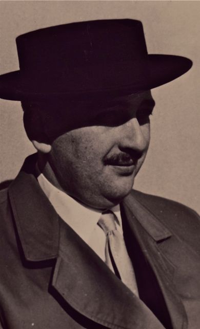 De man die model stond voor Zorro.