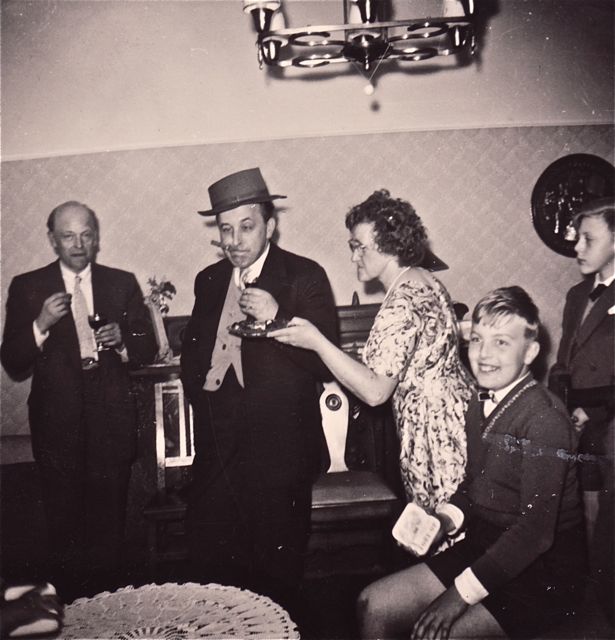 De imitatie-act van nonkel Gust als Groucho Marx was, laat ons zeggen, redelijk geslaagd. Allez, bij benadering.