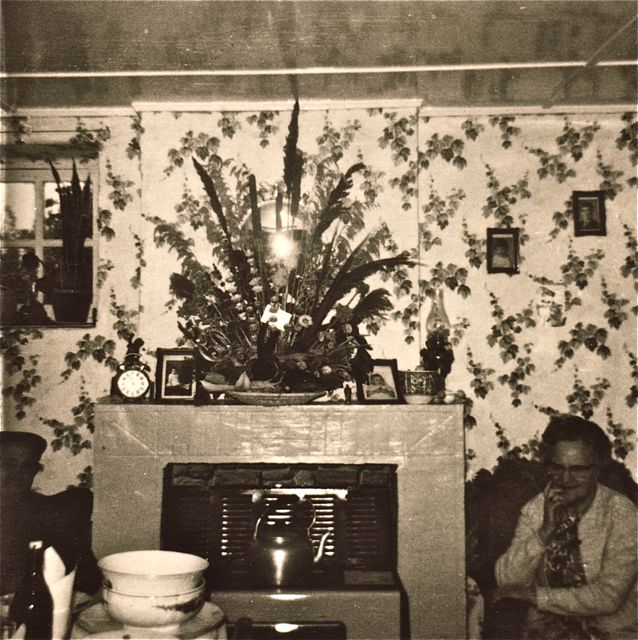 Ons oma won de wedstrijd 'eclectisch interieur' op haar sokken (sokken niet in beeld).