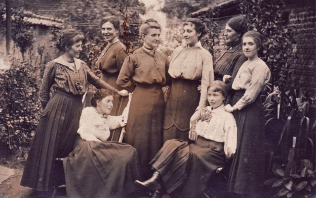De vereniging van 'De Complexe Verbondenheid van Vrouwen' hield haar jaarlijkse bijeenkomst.