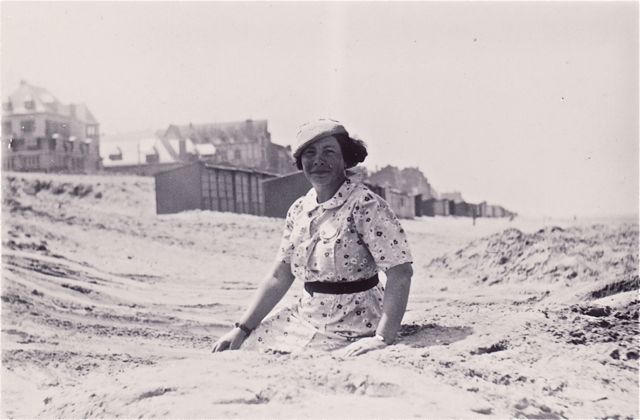 Ja, aan zee voelde tante Mathilde zich maar half zo goed als thuis.