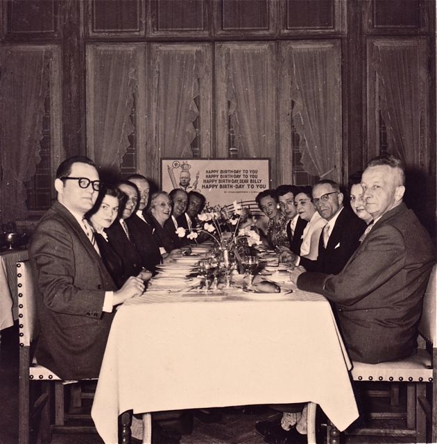 Omdat niet iedereen de tekst kende was er een hulpsteuntje.