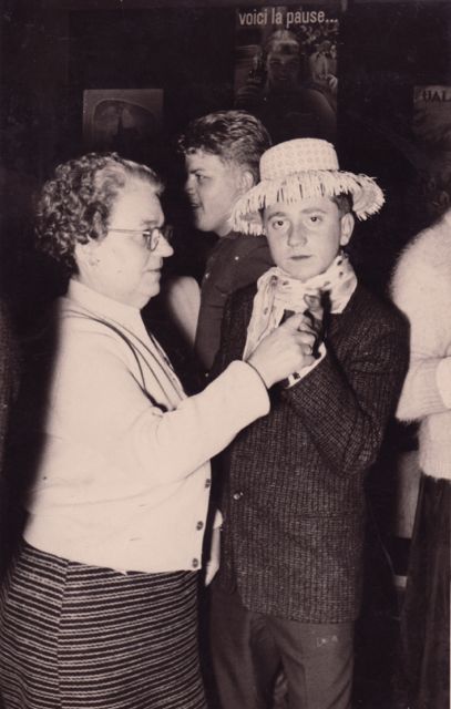 Ach, voor duizend frank steekpenningen van oma doe je zo'n onnozele dingen mee hoor.