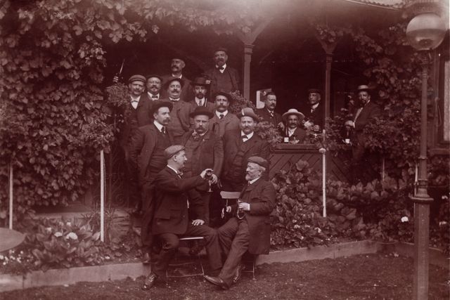 Ach, het was beste een vrolijke bende hoor, die voormalige leden van de AA.