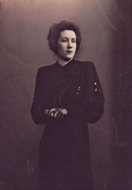 De wereldkampioene 1934 in de discipline 'laatdunkend kijken'.