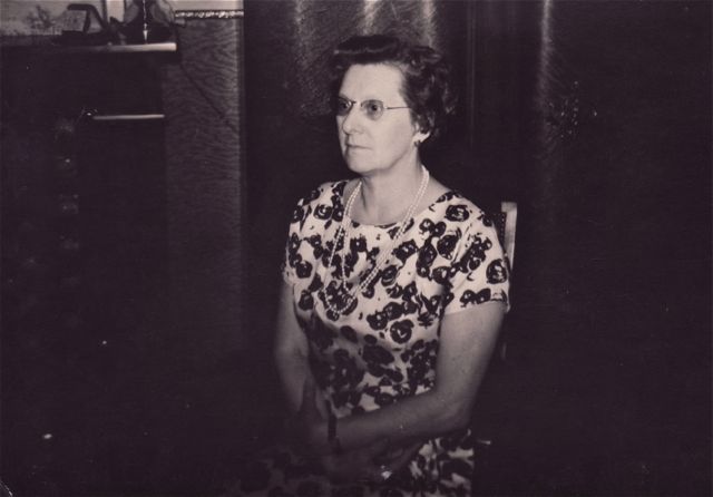 Tante Jenny vlak nadat haar man haar had verteld: 