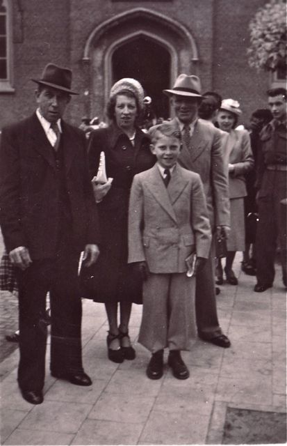 Wij waren de beroemdste familie in ons dorp omdat wij de grootste prehistorische haaientand bezaten. Jaloezie!