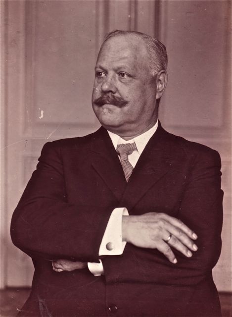 Willem Goegebuer, de eerste bediende ooit die eens goed zijn gedacht heeft gezegd tegen zijn werkgever. Annex: Bediende zkt werk, alles mogelijk. 