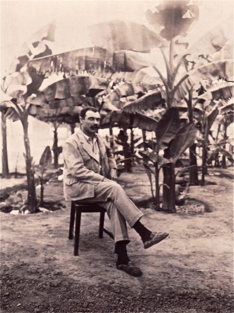 Neenee, exotische planten kweken, dat kon Egide op zijn sloffen hoor.