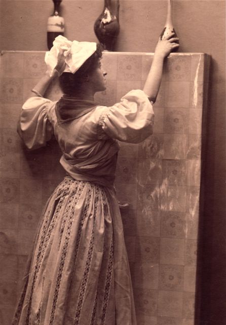 Om de verveling te verdrijven mochten de twee miljonairszoontjes soms met hun katapult oefenen op vazen uit de onschatbare collectie van papa.