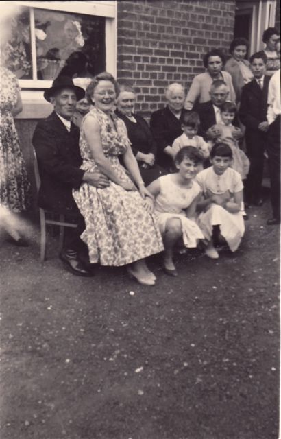 Het heette lapdance. Dat wisten ze toen nog niet. Maar het heette wel.... zo.