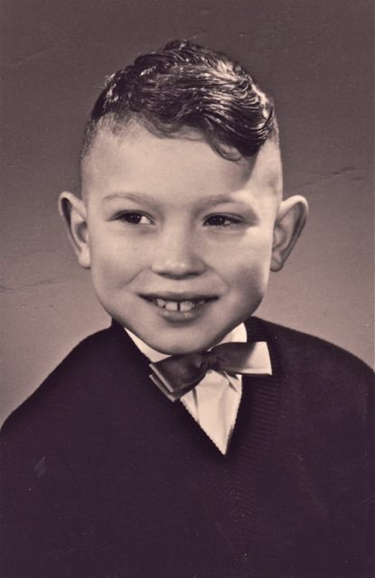 Kunstig uitgekamde crème au beurre camoufleerde perfect de jeugdige kaalheid van Bernard.