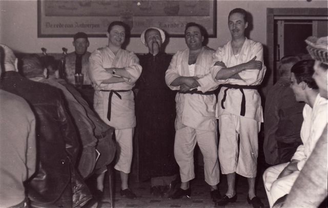 Voor de eerste buitenwippers was het nog wat zoeken naar de juiste dresscode.