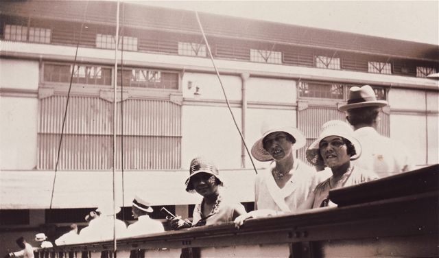 Spijtig dat de tickets op waren maar ze kwamen al eens kijken om een volgende keer mee te gaan met de Titanic.