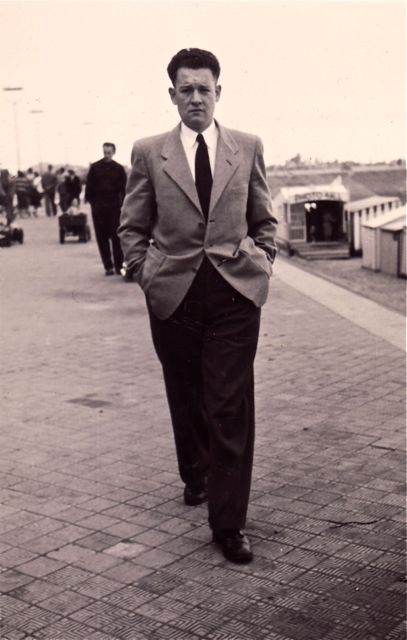 Hoe dom, Wilfried, om in je bagage je broeksriem te vergeten.