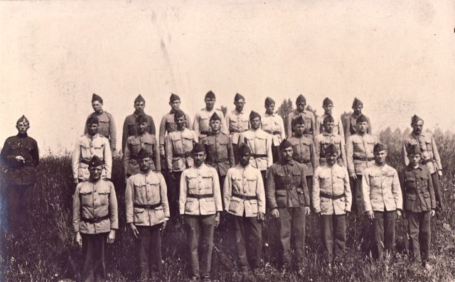 Hoeveel soldaten hebben hun uniform niét gewassen met ons  wasmiddel dat stralend wit resultaat geeft? Dat is onze prijsvraag, beste lezer.