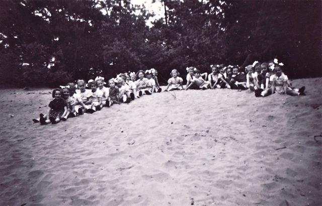 Aanschouwelijk onderwijs: Doe met z'n allen eens de vogeltrek na.