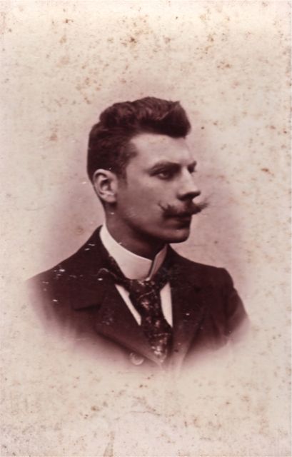 Albert Phelps, aan wiens snor je de windsnelheid kon aflezen. Hier 4 Beaufort.