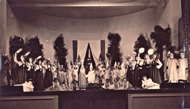 Na de slotscène bleef het doodstil in de zaal toen duidelijk werd wat er bedoeld werd met de opvoering 'Waarom de Ku-Klux-Clan gelijk heeft'.