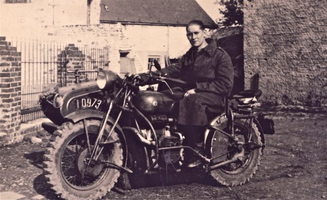 En met deze motor kon Willem het gras afrijden, behangen, boekhouden, kortom alles. 