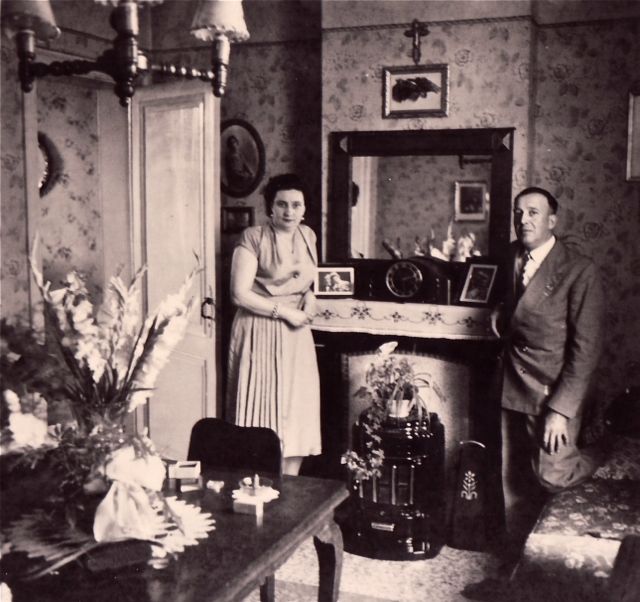 Frans en Vivienne doen hun act als schouwgarnituur voor een redelijke prijs. Minimumafname: 1 week.