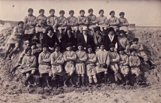 Iets rechts onderaan Diane, het meest explosieve karakter van onze feministenbeweging.