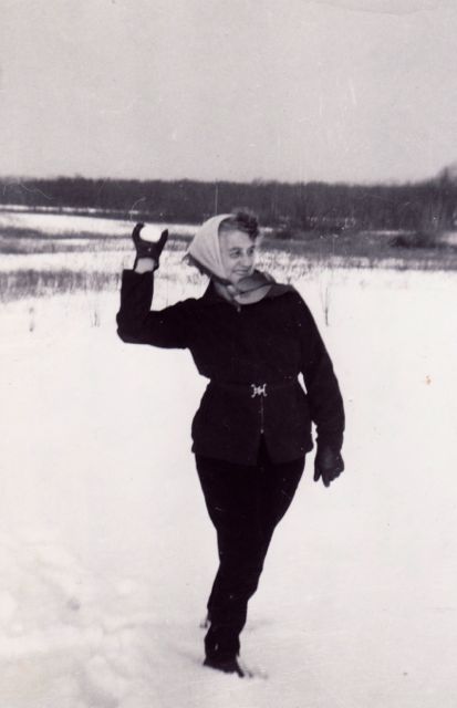 Het verschil tussen gooien met sneeuwballen of met ijsballen maakte dat Betty vroeger dan ze verwachtte weduwe was. 