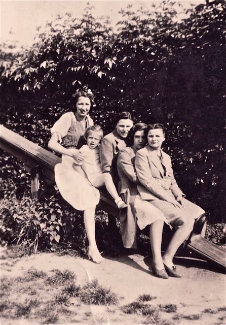 En dan waren ze bij ons thuis verwonderd dat mijn zuster later regelmatig last had van claustrofobie...