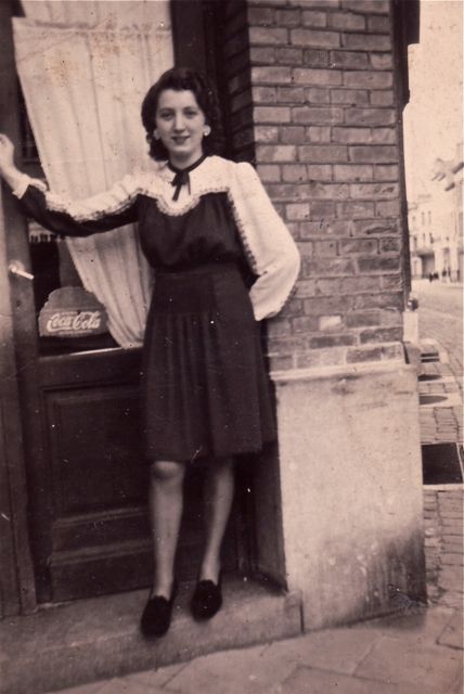 En met deze foto hoopte Jenny de wedstrijd te winnen van grootste fan van Coca-Cola. Ze eindigde verdienstelijk op de 238.564ste plaats.