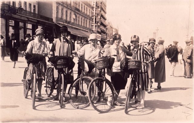 De eerste DHL-koeriers bezorgden kaviaar op bestelling en zorgden zo voor een doorstartkapitaal voor de firma.