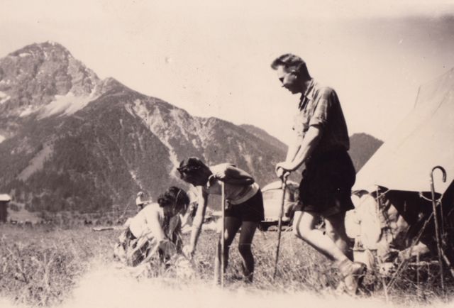 Wij hadden onze tent opgeslagen op de plaats waar de wandelstok nog in het wild groeit.