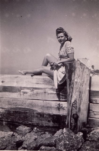 De voor die tijd gewaagde pose was niet het onderwerp van menig gesprek, maar de splinter die achteraf verwijderd moest worden.