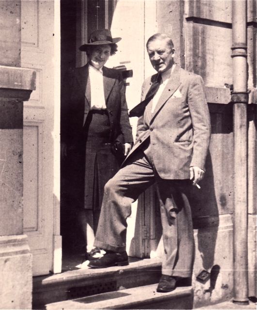 John Doe mocht eindelijk op bezoek komen bij juffrouw Rockefeller. 