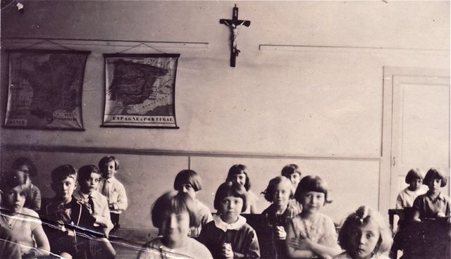 Juf had gevraagd waar ze liefst naartoe zouden gaan op schoolreis, Spanje of Frankrijk. Ondanks het resultaat van de enquête werd het Bokrijk. Alweer.