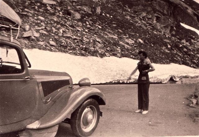 In Zwitserland werden we regelmatig tegengehouden door feministes die controleerden of onze wagen wel vrouwvriendelijk was. Miserie man!