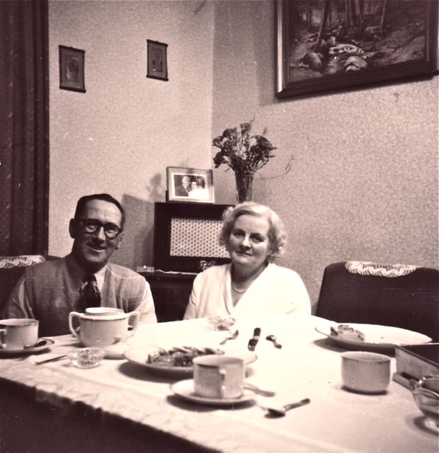 Het echtpaar Mondermans-Verschiepen dat het het geheim kent van een totaal geslaagd huwelijk. Maar niet willen zeggen, hé!