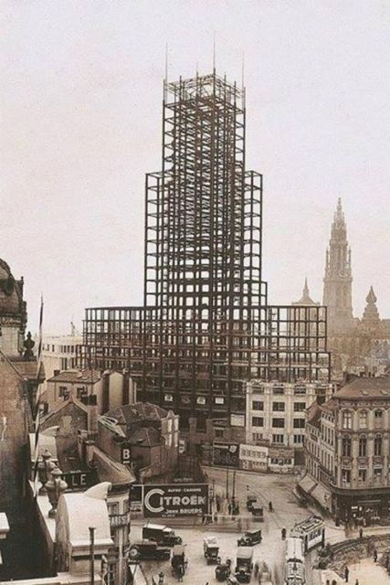 In het begin werd de Toren af en toe helemaal gekuist, van binnen en van buiten.